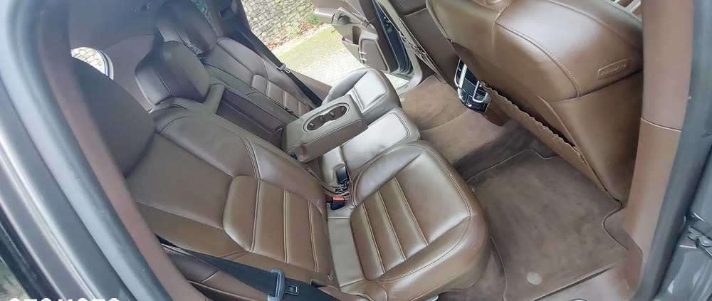 Porsche Cayenne cena 165000 przebieg: 182000, rok produkcji 2015 z Międzychód małe 667